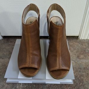 Steve Madden brown block heels